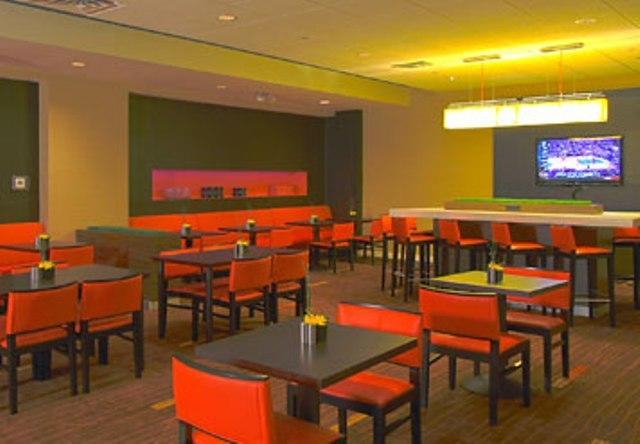 Courtyard By Marriott New York Laguardia Airport Otel Restoran fotoğraf
